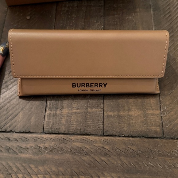 Authentic Burberry Sunglasses Case Holder Tan Leather NEW